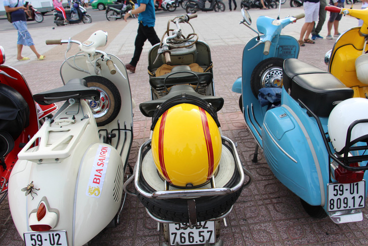 400 xe Vespa và ôtô cổ hội ngộ tại Nha Trang - Ảnh 14.