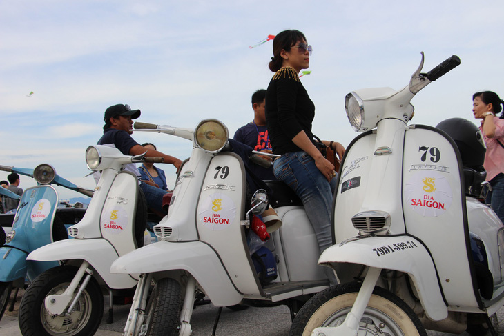 400 xe Vespa và ôtô cổ hội ngộ tại Nha Trang - Ảnh 20.