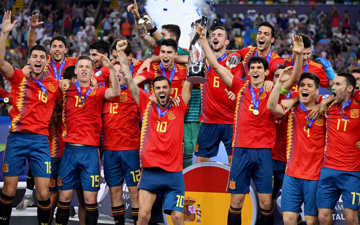 Video U21 Tây Ban Nha thắng Đức 2-1 để vô địch Giải U21 châu Âu