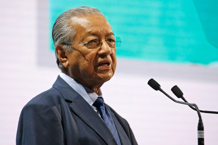 Thủ tướng Malaysia khoe xử lý ổn khoản nợ hơn 240 tỉ đô - Ảnh 1.