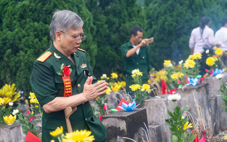 Ngàn đóa hoa tưởng nhớ liệt sĩ hi sinh ở mặt trận Vị Xuyên