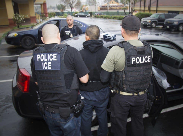 Mỹ truy quét người nhập cư bất hợp pháp từ ngày mai - Ảnh 1.