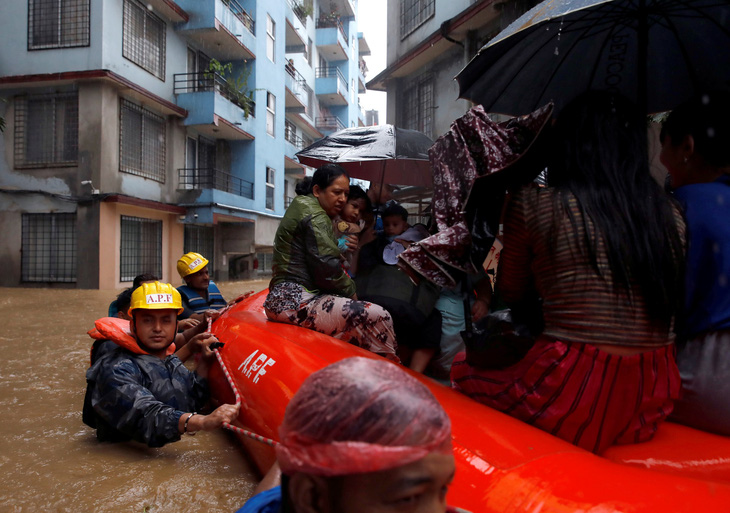 13 khách du lịch Việt Nam mắc kẹt vì lũ tại Nepal đã an toàn - Ảnh 1.