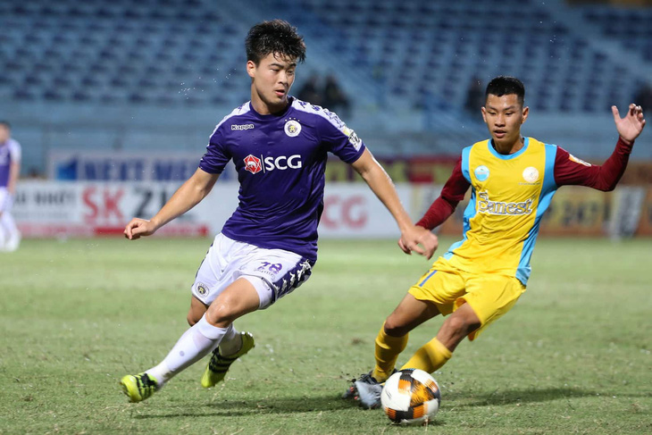 Hà Nội bị gỡ hòa 2-2, HLV Chu Đình Nghiêm tính xông vào sân gặp trọng tài - Ảnh 3.