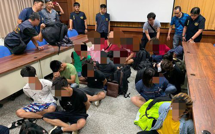14 người Việt trên thuyền cá không giấy tờ bị Cảnh sát biển Đài Loan bắt