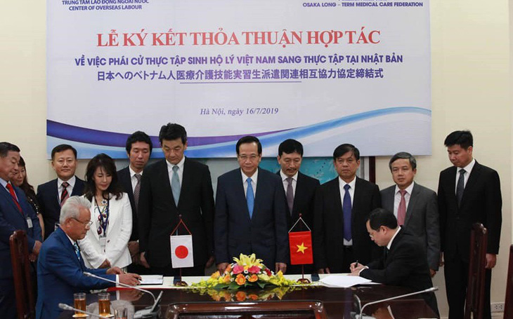 Ký thỏa thuận hợp tác đưa hộ lý Việt Nam sang Nhật Bản