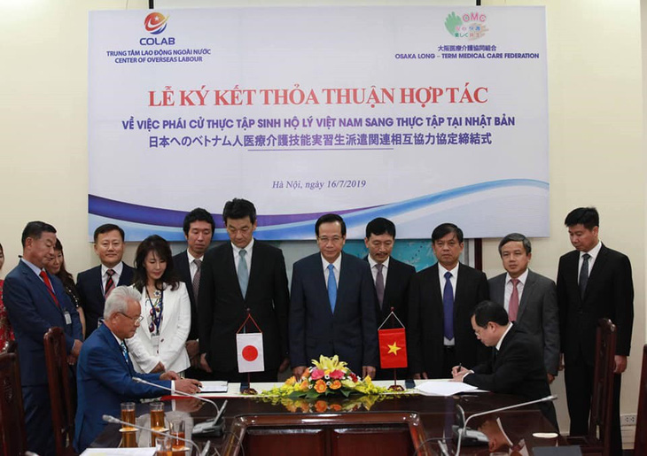 Ký thỏa thuận hợp tác đưa hộ lý Việt Nam sang Nhật Bản - Ảnh 1.