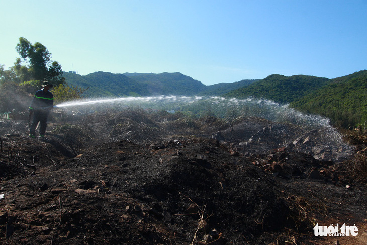 Cháy rừng thiêu rụi 10ha cây cối và 2 xe máy trên bán đảo Sơn Trà - Ảnh 5.