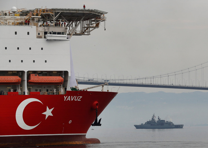 Nói là làm, EU trừng phạt Thổ Nhĩ Kỳ vì kéo giàn khoan dầu ra biển Cyprus - Ảnh 1.