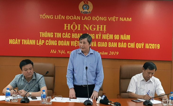 10 cán bộ công đoàn được tặng giải thưởng Nguyễn Văn Linh - Ảnh 1.