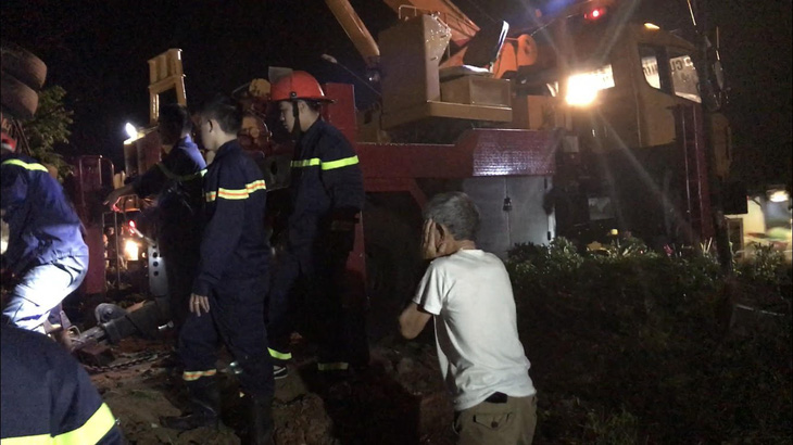 Xe khách lật trong đêm ở Đắk Lắk: Nỗ lực cứu chữa 2 nạn nhân nguy kịch - Ảnh 5.