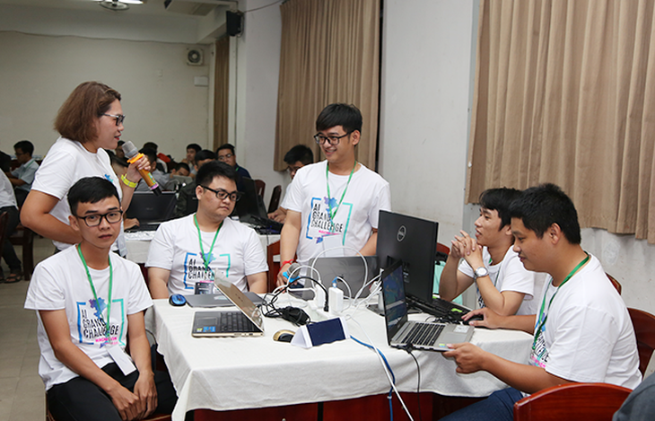 ĐH Duy Tân đoạt giải nhì tại Hackathon Vietnam AI Grand Challenge 2019 miền Trung - Ảnh 2.