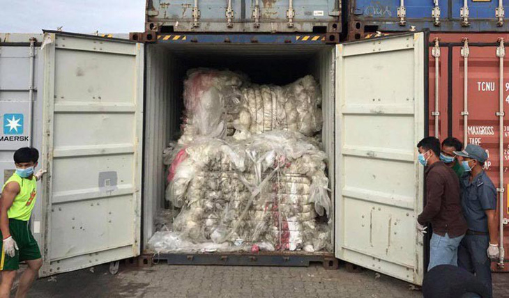 Trả lại 83 container rác, Campuchia sẽ trừng phạt những người nhập - Ảnh 2.