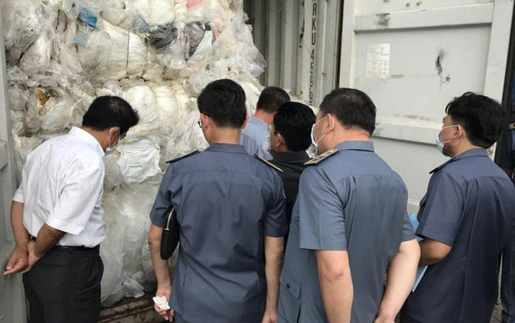 Campuchia đòi xử công ty Trung Quốc nhập lậu hàng ngàn tấn rác