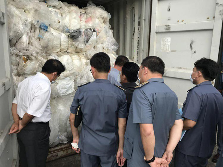 Trả lại 83 container rác, Campuchia sẽ trừng phạt những người nhập - Ảnh 1.