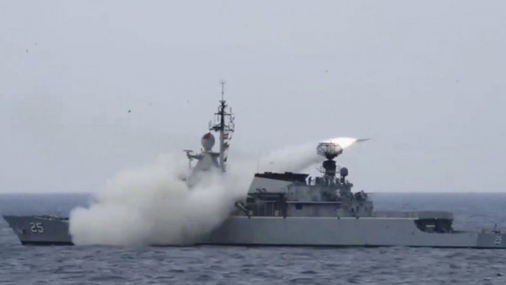 Malaysia phóng tên lửa chống tàu trên Biển Đông, thông điệp gửi Trung Quốc? - Ảnh 1.