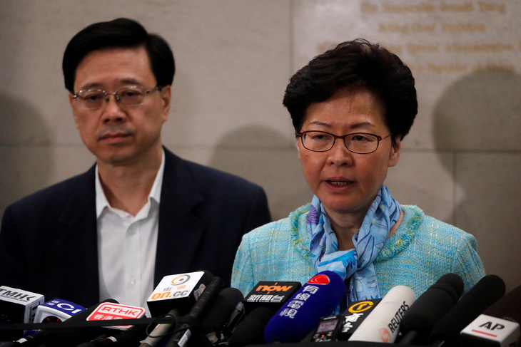 Lãnh đạo Hong Kong họp báo 4h sáng, tuyên bố sẵn sàng lắng nghe - Ảnh 1.