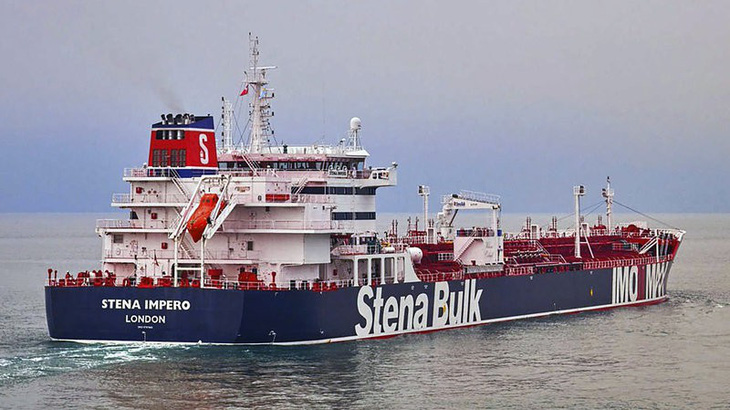 Iran bắt tàu chở dầu của Anh tại eo biển Hormuz - Ảnh 1.