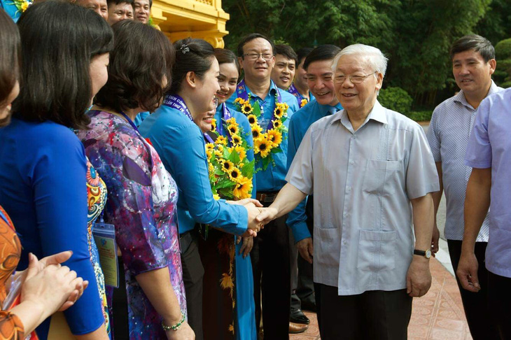 Tổng bí thư, Chủ tịch nước Nguyễn Phú Trọng gặp gỡ 100 cán bộ công đoàn tiêu biểu - Ảnh 1.