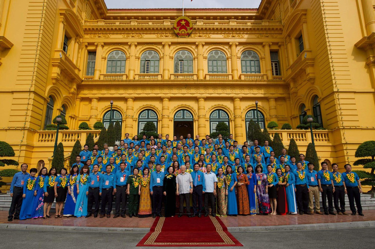Tổng bí thư, Chủ tịch nước Nguyễn Phú Trọng gặp gỡ 100 cán bộ công đoàn tiêu biểu - Ảnh 2.