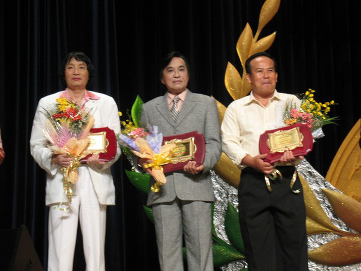 Minh Vương, Thanh Tuấn, Giang Châu chính thức được vinh danh Nghệ sĩ nhân dân - Ảnh 1.