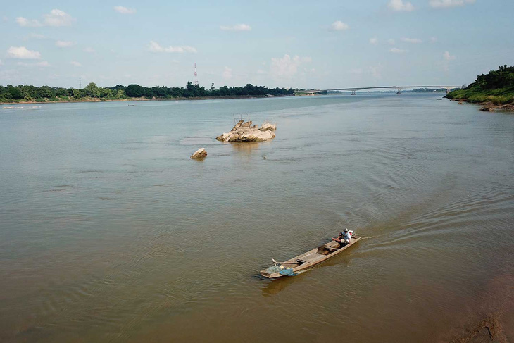 Nước sông Mekong ở Thái xuống mức thấp nhất trong trăm năm qua - Ảnh 1.