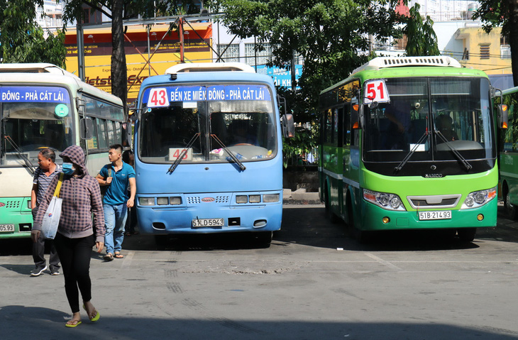 Nỗi niềm xe buýt: người bỏ nghề, người vỡ nợ... - Ảnh 1.