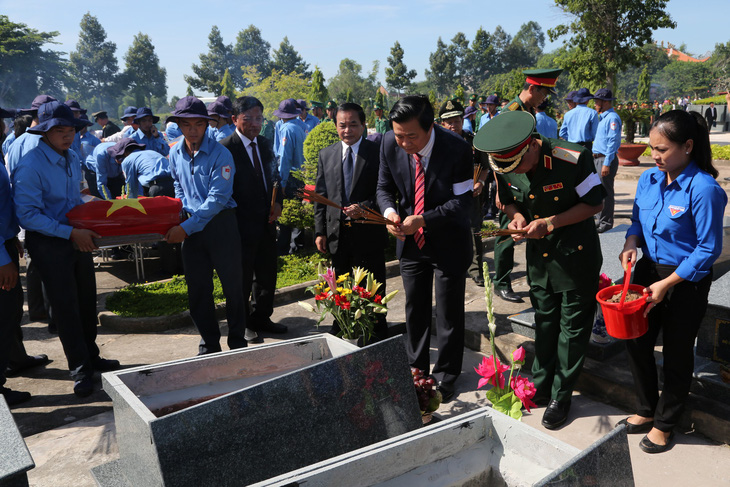 Đón nhận 144 hài cốt liệt sĩ hi sinh ở chiến trường Campuchia - Ảnh 1.