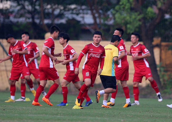Điều chỉnh lịch V-League để tuyển Việt Nam tập trung đối đầu Thái Lan - Ảnh 1.