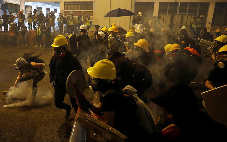 Báo Trung Quốc giận dữ vì người biểu tình tấn công văn phòng đại diện Bắc Kinh ở Hong Kong