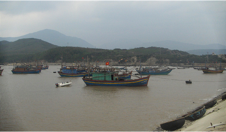 Tìm kiếm tàu cá Quảng Bình mất tích 20 ngày qua - Ảnh 1.