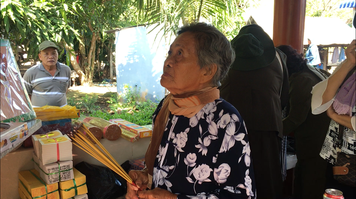 ‘Hễ còn khỏe, má vẫn qua thăm tụi bây’ - Ảnh 1.