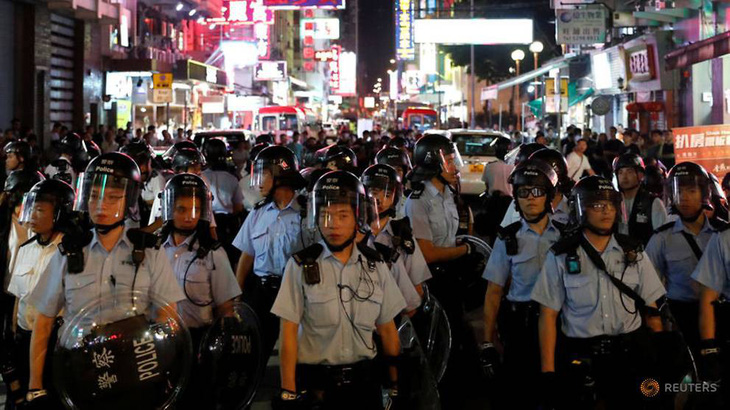 Rò rỉ thông tin cá nhân, con em cảnh sát Hong Kong bị đe dọa - Ảnh 1.