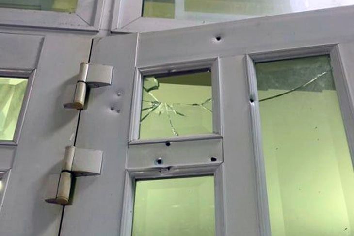 Điều tra một vụ nổ súng hoa cải vào nhà dân ở Biên Hòa - Ảnh 1.