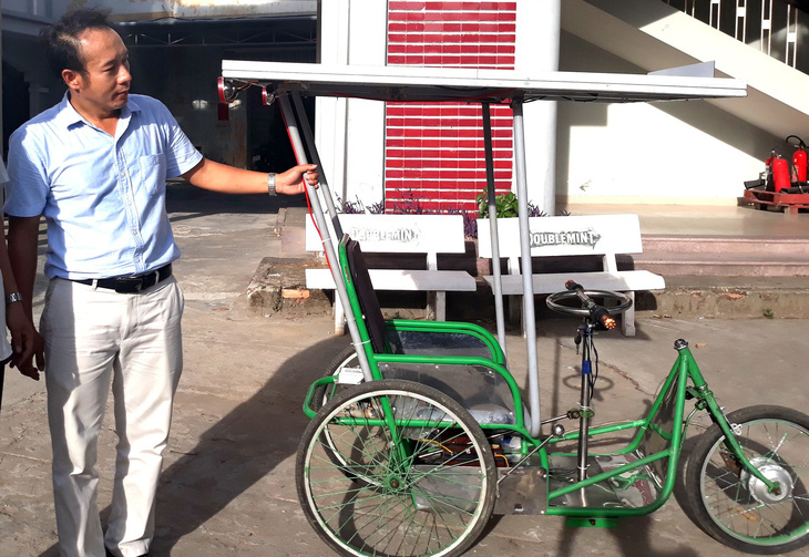 Xe lắc chạy bằng năng lượng mặt trời cho người khuyết tật - Ảnh 2.