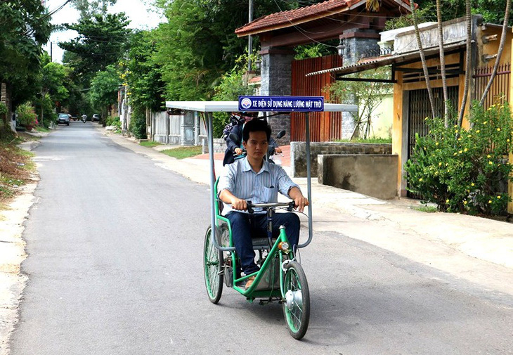 Xe lắc chạy bằng năng lượng mặt trời cho người khuyết tật - Ảnh 3.