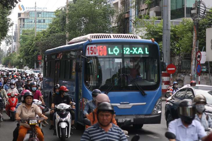 TP.HCM sắp triển khai hai tuyến có làn đường riêng cho xe buýt - Ảnh 2.
