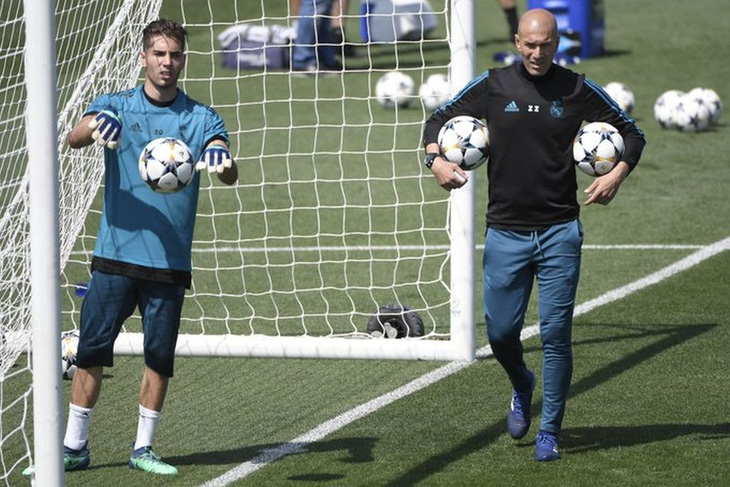 Con trai Zidane đổi quốc tịch để khoác áo tuyển Algeria - Ảnh 1.