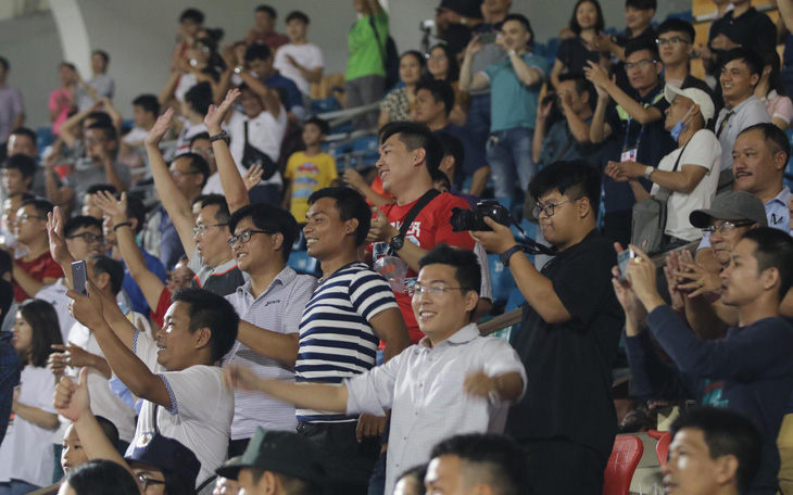 HLV Chung Hae Soung: 'V-League có 15.000 - 20.000 khán giả không khó'