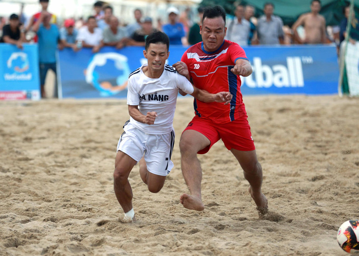 HLV bóng đá bãi biển của Khánh Hòa và Đà Nẵng bị cấm hành nghề dài hạn sau lùm xùm xin điểm - Ảnh 1.