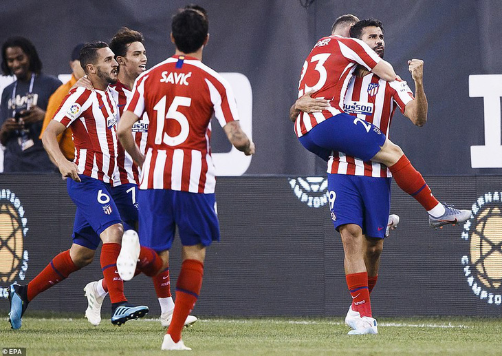 Atletico Madrid hủy diệt Real Madrid 7-3, Diego Costa ghi poker và nhận thẻ đỏ - Ảnh 1.