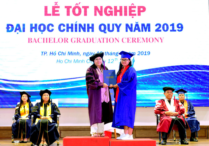 Nước mắt mẹ ngày con tốt nghiệp - Ảnh 5.