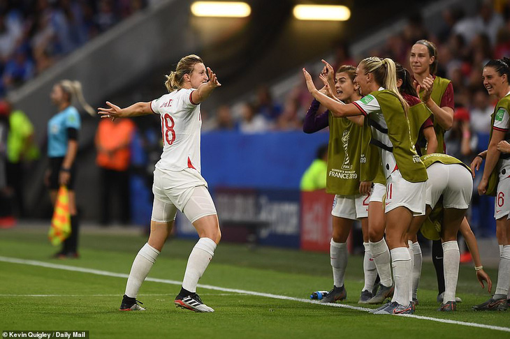 Đá bại Anh, tuyển nữ Mỹ vào chung kết World Cup - Ảnh 3.