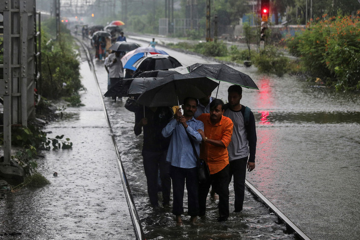 Ít nhất 38 người chết vì mưa lớn ở Ấn Độ - Ảnh 5.