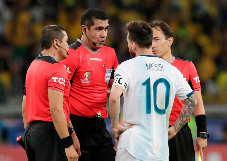 Messi và các cầu thủ Argentina chỉ trích trọng tài thiên vị tuyển Brazil - Ảnh 1.