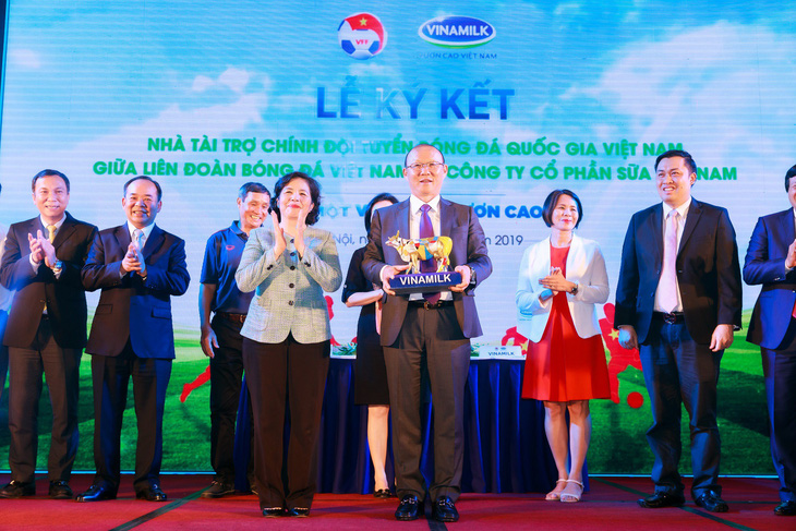 Vinamilk tài trợ chính thức cho các đội tuyển bóng đá quốc gia Việt Nam - Ảnh 3.