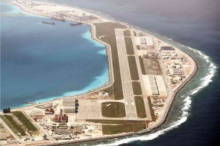 Philippines điều tra việc Trung Quốc phóng tên lửa trên Biển Đông - Ảnh 2.