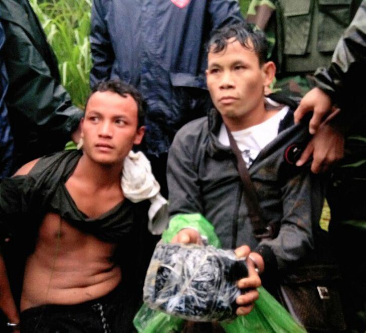 Bắt 2 người Lào vận chuyển 2kg ma túy đá tại ngã ba biên giới - Ảnh 1.