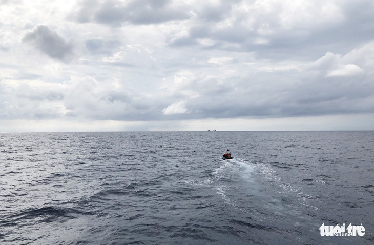 Hai lần lặn tìm 9 ngư dân Nghệ An mất tích bất thành - Ảnh 8.