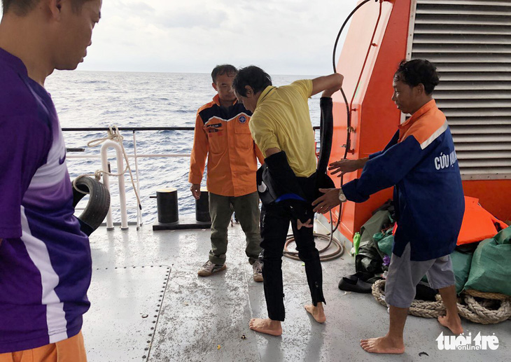 Hai lần lặn tìm 9 ngư dân Nghệ An mất tích bất thành - Ảnh 9.